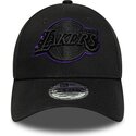 casquette-courbee-noire-ajustable-avec-logo-violet-9forty-outline-los-angeles-lakers-nba-new-era