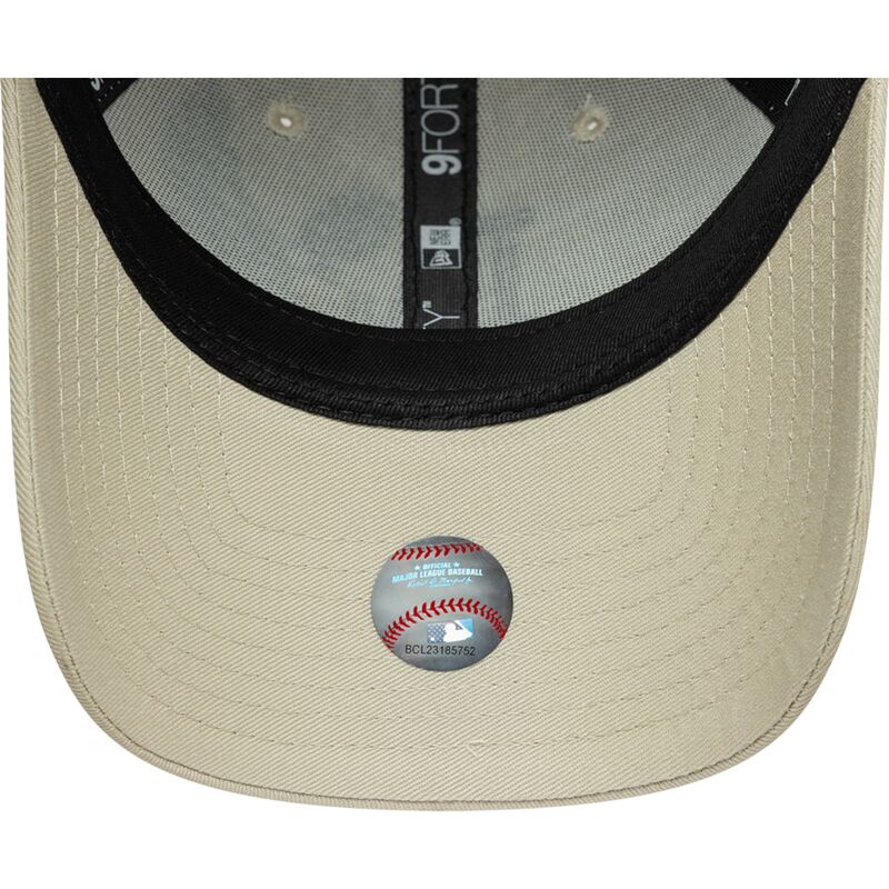 casquette-courbee-beige-ajustable-avec-logo-noir-9forty-outdoor-icon-los-angeles-dodgers-mlb-new-era