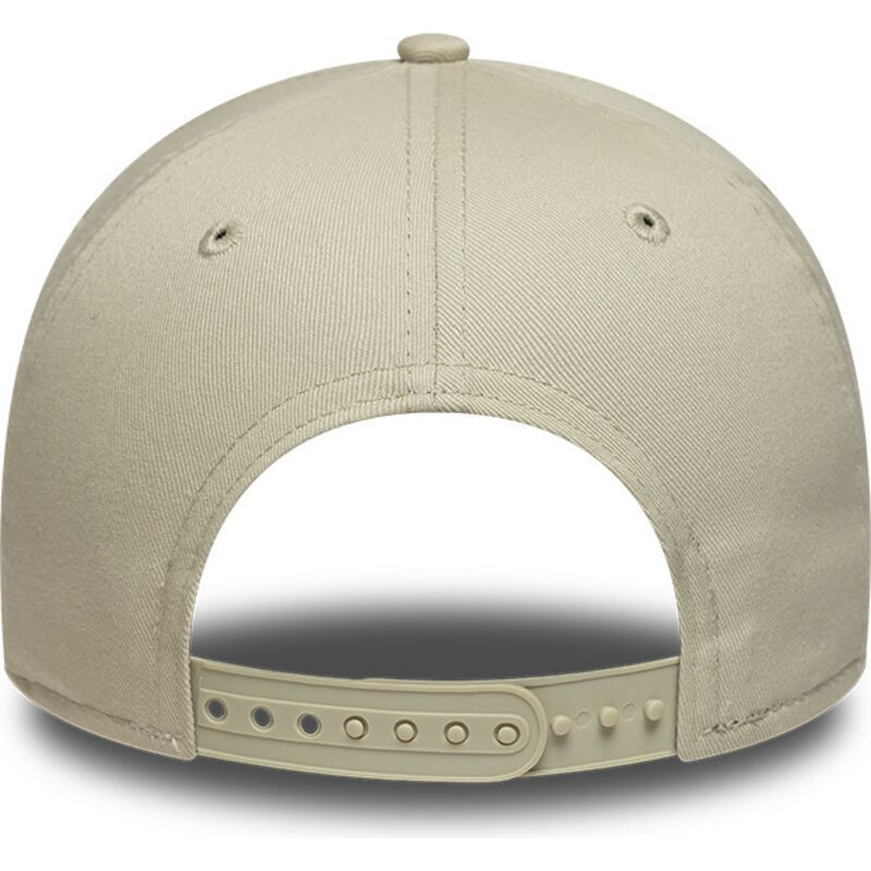 casquette-courbee-beige-snapback-avec-logo-dore-e-frame-metallic-outline-new-york-yankees-mlb-new-era casquette-courbee-beige-snapback-avec-logo-dore-e-frame-metallic-outline-new-york-yankees-mlb-new-era