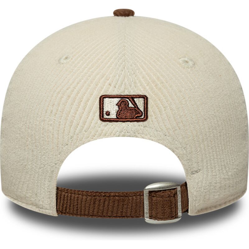 casquette-courbee-marron-et-beige-ajustable-avec-logo-marron-9forty-m-crown-cord-new-york-yankees-mlb-new-era casquette-courbee-marron-et-beige-ajustable-avec-logo-marron-9forty-m-crown-cord-new-york-yankees-mlb-new-era