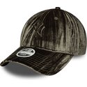 casquette-courbee-verte-ajustable-pour-femme-avec-logo-vert-9twenty-velour-new-york-yankees-mlb-new-era
