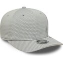 casquette-courbee-grise-snapback-avec-logo-grise-9seventy-stretch-snap-mesh-flawless-new-york-yankees-mlb-new-era