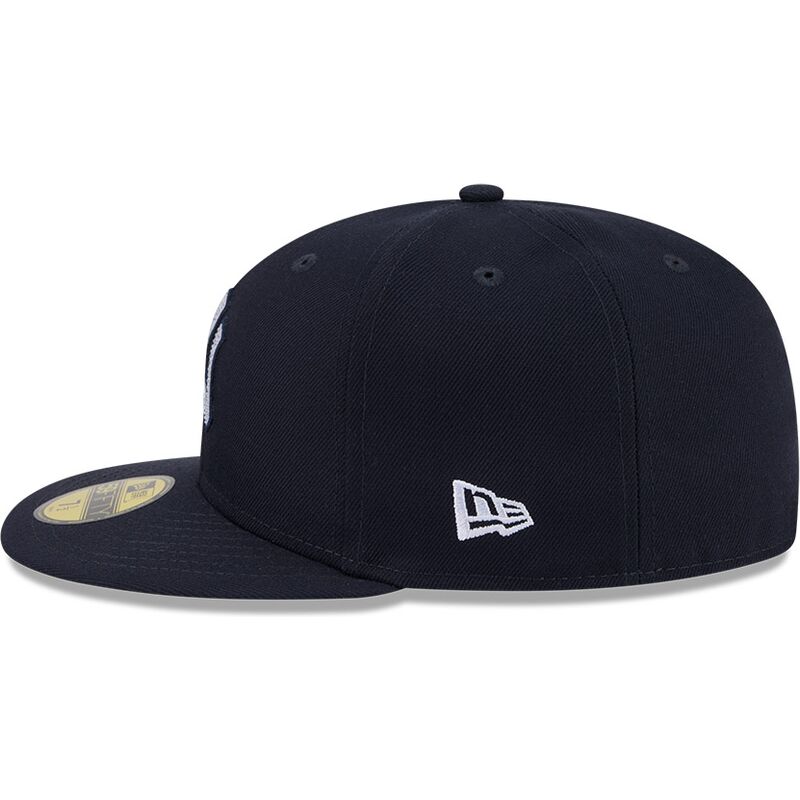casquette-plate-bleue-marine-ajustee-59fifty-rhinestone-badge-new-york-yankees-mlb-new-era
