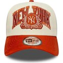 casquette-courbee-beige-et-marron-snapback-e-frame-wordmark-suede-new-york-yankees-mlb-new-era