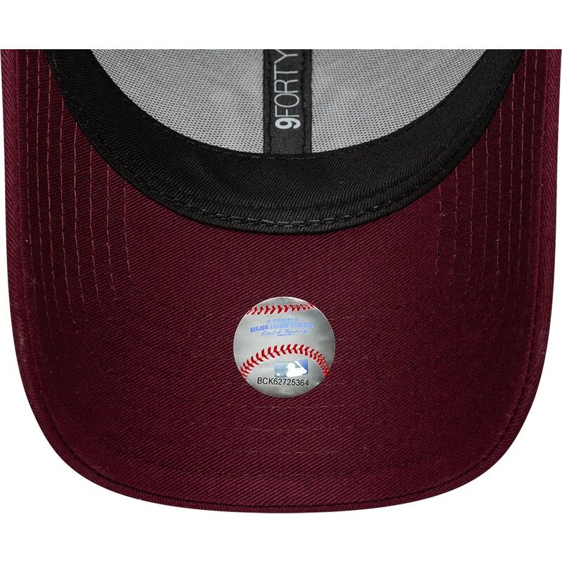 casquette-courbee-rouge-ajustable-pour-femme-avec-logo-rose-9forty-metallic-logo-new-york-yankees-mlb-new-era