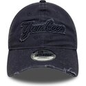 casquette-courbee-bleue-marine-ajustable-avec-logo-bleu-marine-9twenty-distress-wordmark-new-york-yankees-mlb-new-era