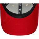 casquette-courbee-beige-et-rouge-ajustable-pour-enfant-9forty-contrast-manchester-united-football-club-premier-league-new-era