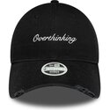 casquette-courbee-noire-ajustable-pour-femme-9twenty-slogan-overthinking-new-era