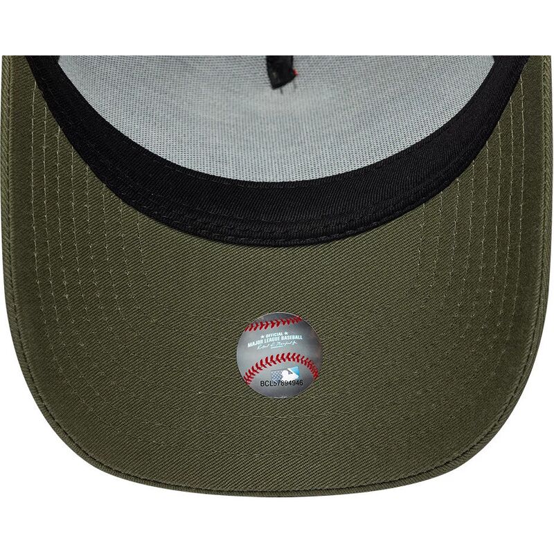 casquette-trucker-verte-et-noire-avec-logo-noir-a-frame-league-essential-new-york-yankees-mlb-new-era