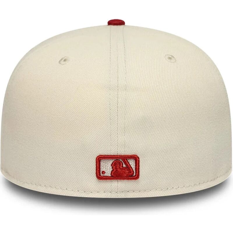 casquette-plate-beige-et-rouge-ajustee-avec-logo-rouge-59fifty-league-essential-new-york-yankees-mlb-new-era