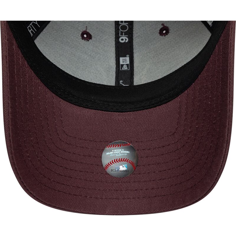 casquette-courbee-grenat-ajustable-pour-femme-avec-logo-grenat-9forty-league-essential-new-york-yankees-mlb-new-era