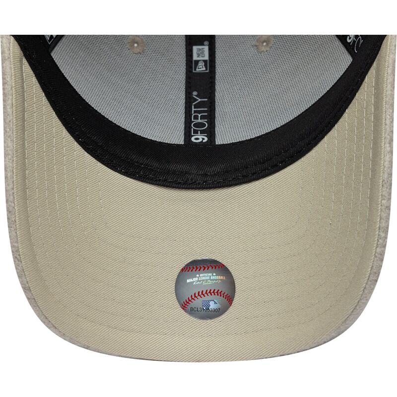 casquette-courbee-beige-snapback-avec-logo-beige-9forty-winter-los-angeles-dodgers-mlb-new-era casquette-courbee-beige-snapback-avec-logo-beige-9forty-winter-los-angeles-dodgers-mlb-new-era