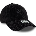 casquette-courbee-noire-ajustable-pour-femme-avec-logo-noir-9forty-velour-new-york-yankees-mlb-new-era