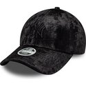 casquette-courbee-noire-ajustable-pour-femme-avec-logo-noir-9forty-pattern-velour-new-york-yankees-mlb-new-era