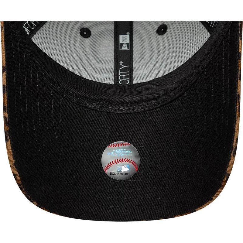 casquette-courbee-leopard-ajustable-pour-femme-avec-logo-noir-9forty-lionpard-cord-new-york-yankees-mlb-new-era
