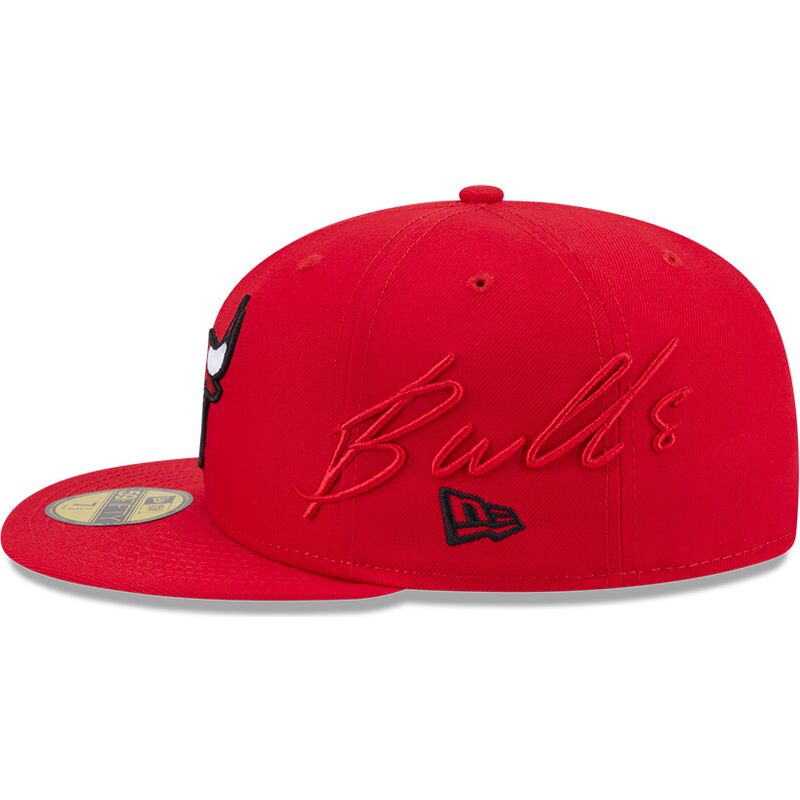 casquette-plate-rouge-ajustee-59fifty-side-script-chicago-bulls-nba-new-era casquette-plate-rouge-ajustee-59fifty-side-script-chicago-bulls-nba-new-era