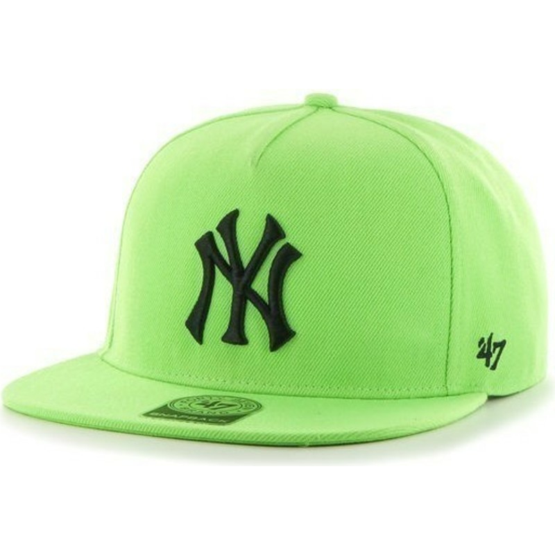 casquette-plate-verte-avec-logo-noir-snapback-unie-mlb-newyork-yankees-47-brand